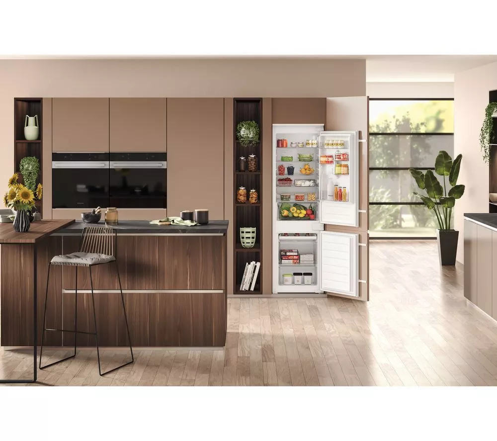 HOTPOINT Low Frost HTC18D011A1 Integrated 70/30 Fridge Freezer - Sliding Hinge - Image 9